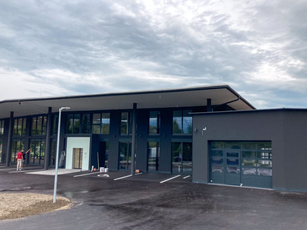 Gewerbebau außen ansicht Vorne